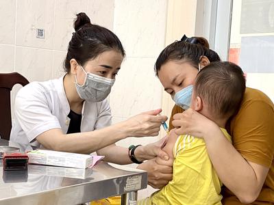 Khẩn trương rà soát, tổ chức tiêm vét cho những trẻ chưa được tiêm vaccine phòng bệnh sởi