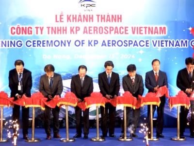 Nhà máy sản xuất linh kiện hàng không cho Boeing 787 đi vào hoạt động