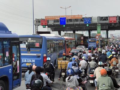 TP.HCM tăng cường điều tiết ùn tắc, đảm bảo an toàn giao thông dịp Tết