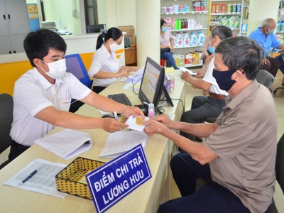 Khánh Hòa, Bình Phước : Người cao tuổi gặp khó khi nhận chế độ trợ cấp qua tài khoản 