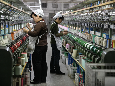 Sản xuất của Trung Quốc khởi sắc trong tháng 2, bất chấp mối đe dọa thuế quan