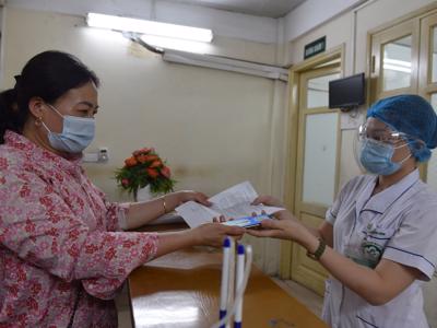 Không phân biệt đối xử giữa khám bệnh, chữa bệnh dịch vụ và sử dụng bảo hiểm y tế 
