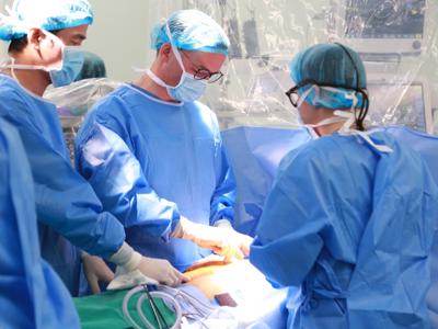 Việt Nam thực hiện thành công ca ghép tim nhân tạo bán phần đầu tiên