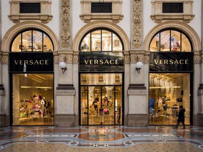 Versace sẽ ra sao dưới trướng Prada? 