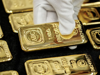 Giá vàng cầm cự mốc 3.300 USD/oz khi đồng USD hồi phục