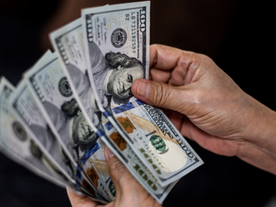 Đồng USD mất giá, các ngân hàng trung ương “nửa mừng, nửa lo”