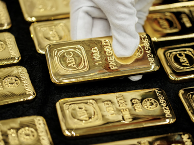 Giá vàng giảm hơn 2% trong tuần này, “cá mập” SPDR Gold Trust bán ròng 2 tuần liên tiếp