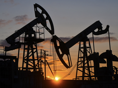 Giá dầu lao dốc sau quyết định tăng mạnh sản lượng của OPEC+