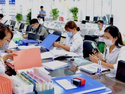 Nghỉ hưu trước tuổi khi tinh gọn bộ máy có được nâng lương trước thời hạn?