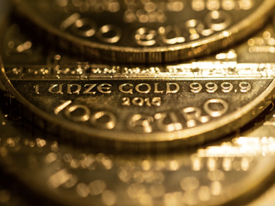 Giá vàng lao dốc sau khi có tin đàm phán Mỹ -  Trung, quỹ SPDR Gold Trust tiếp tục xả hàng