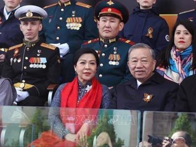 Tổng Bí thư Tô Lâm và Phu nhân dự Lễ duyệt binh kỷ niệm 80 năm Ngày Chiến thắng trong Chiến tranh Vệ quốc vĩ đại tại Moskva