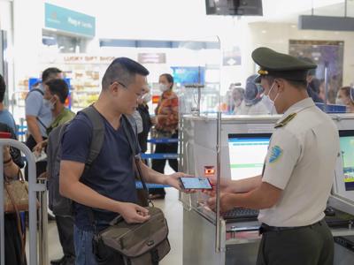 Liên thông dữ liệu để gỡ nút thắt nợ thuế với tạm hoãn xuất cảnh 