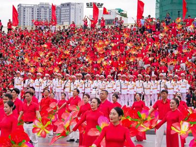 Người dân Hải Phòng háo hức với lễ Duyệt đội ngũ, diễu hành quần chúng 