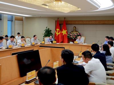 Phó Thủ tướng Trần Hồng Hà chỉ đạo xây dựng lộ trình chuyển đổi xanh cho ngành hàng không