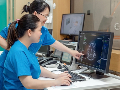Dự kiến tăng hệ số lương nhiều chức danh nghề nghiệp với bác sĩ, bác sĩ y học dự phòng, y sĩ