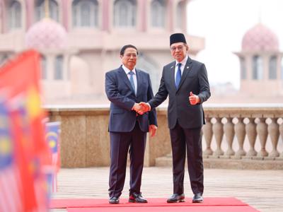 Thủ tướng Anwar Ibrahim chủ trì lễ đón Thủ tướng Phạm Minh Chính thăm chính thức Malaysia