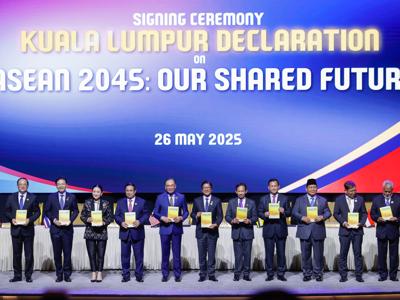 Thủ tướng cùng các nhà lãnh đạo ký Tuyên bố "ASEAN 2045: Tương lai chung của chúng ta"