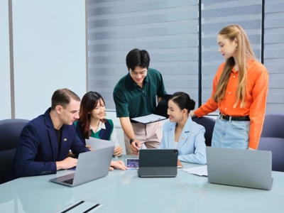 Công ty Ấn Độ phổ cập AI cho hơn nửa triệu lao động, doanh nghiệp Việt làm gì để không tụt hậu?