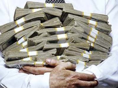 Thị trường bùng nổ, gần 20 quỹ cổ phiếu vẫn cẩn trọng phòng thủ "ôm" nhiều tiền mặt 