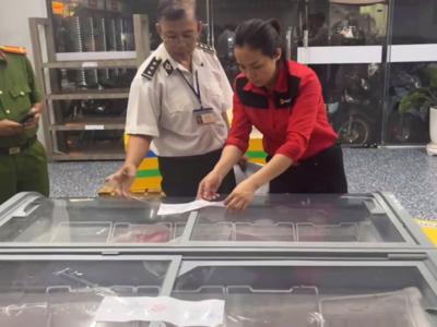 Vụ thịt lợn C.P: Yêu cầu Cục chăn nuôi và Thú y làm rõ thông tin về người đóng dấu kiểm dịch và xử lý kiên quyết vụ việc 
