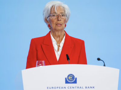 ECB hạ lãi suất, giảm dự báo lạm phát