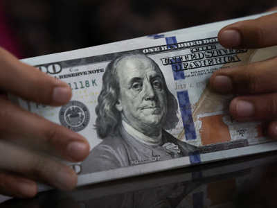 Mối lo thuế quan khiến đồng USD rớt giá xuống đáy 3 năm