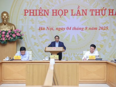 Thủ tướng: Chậm nhất tới 2027 phải thiết kế, chế tạo, kiểm thử một số chíp bán dẫn