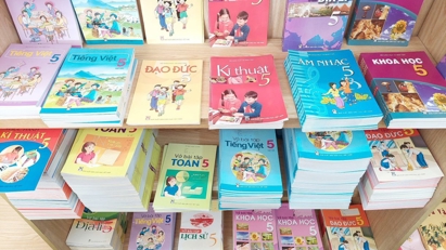 Cử tri kiến nghị cần một bộ sách giáo khoa dùng chung cả nước