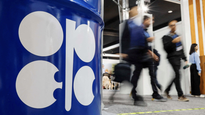 OPEC+ tiếp tục tăng mạnh sản lượng dầu để giữ thị phần