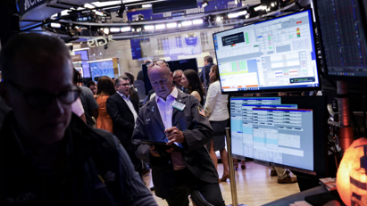 Chứng khoán Mỹ xanh rực, giá dầu giảm vì OPEC+ tăng sản lượng
