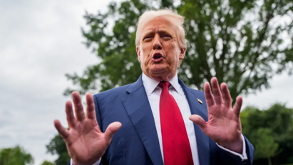 Tổng thống Trump có thể áp thuế quan lên dược phẩm và con chip vào tuần sau