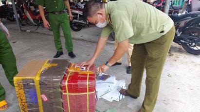Bắt giữ trên 7.500 điện thoại di động nhập lậu