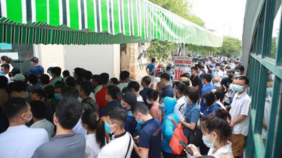 Hà Nội: Chen lấn xét nghiệm Covid-19, tiềm ẩn nhiều nguy cơ lây nhiễm bệnh