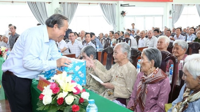 Mức hưởng trợ cấp ưu đãi hàng tháng với Bà mẹ Việt Nam anh hùng bằng 3 lần mức chuẩn