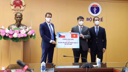 Việt bet88 nhà cái đến từ châu âu tiếp nhận hơn 250.000 liều vaccine phòng Covid-19 do Chính phủ Cộng hòa Séc tặng