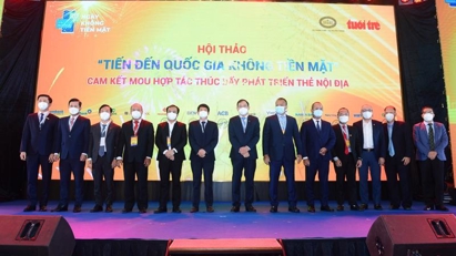 NAPAS & 13 local banks sign credit card deal