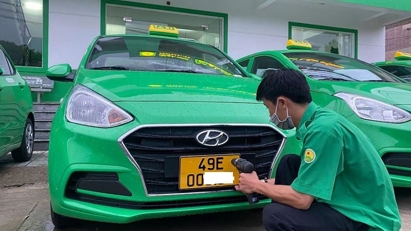 Tài xế xe công nghệ khẩn trương đổi sang biển số vàng trước ngày 1/1/2022