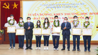 Hà Nội tuyên dương học sinh đạt thành tích xuất sắc trong các kỳ thi Olympic quốc tế năm 2021