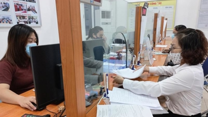Workers accessing unemployment insurance support