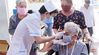 Các địa phương có giải pháp cấp thẻ bảo hiểm y tế cho người cao tuổi