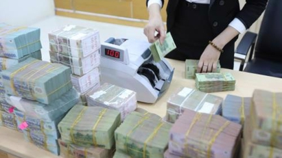 Exchange rate and interbank interest rate down sharply