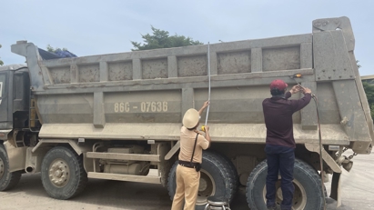 Tiếp tay để xe quá tải, cơi nới thành thùng hoành hành, một đơn vị đăng kiểm ở Long An bị tạm đình chỉ