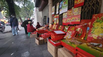 Kinh tế khó khăn khiến thị trường lịch Tết trầm lắng