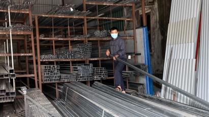 Bất động sản gặp khó, nhiều ngành khác cũng “khổ” theo