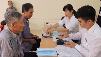Có nên quy định trợ cấp bảo hiểm xã hội bằng mức tiền cụ thể?