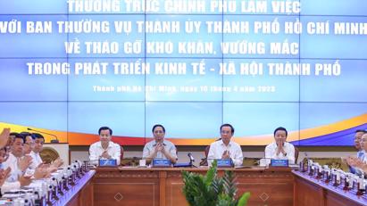 PM asks HCMC to tackle difficulties in economic growth