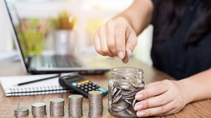 Consumers cutting spending amid global difficulties