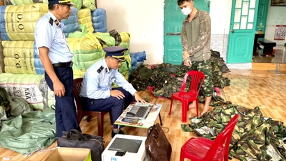 Đắk Lắk phát hiện nhiều cơ sở kinh doanh quần áo rằn ri, quân phục không rõ nguồn gốc, xuất xứ 
