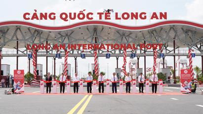 Cảng Long An hợp long hệ thống cầu cảng và khai trương dịch vụ khai thác hàng container