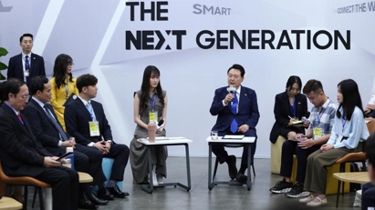 South Korean leader pledges support in digital capacity building for younger generations